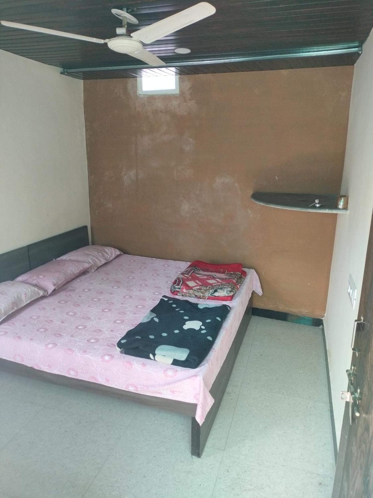 Kailash Kuti Guest House Ujjain Extérieur photo